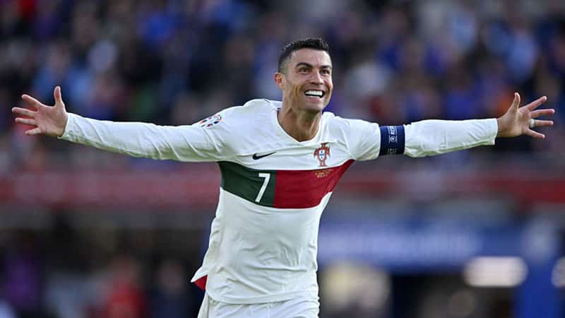 Cristiano Ronaldo cầu thủ vĩ đại nhất thế giới